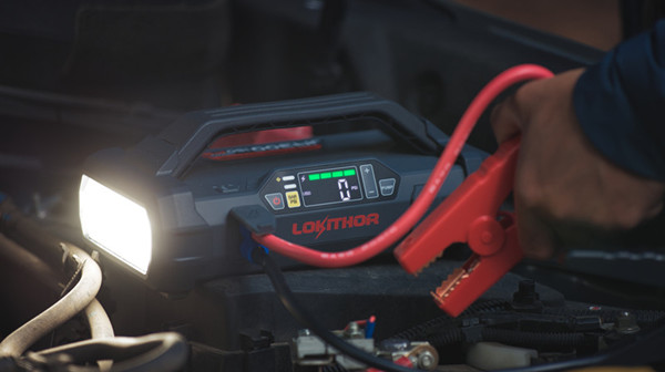 無線充氣泵汽車應(yīng)急啟動(dòng)電源 無線充氣泵汽車應(yīng)急啟動(dòng)電源