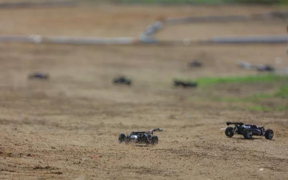 車模超速奔跑 車模超速奔跑
