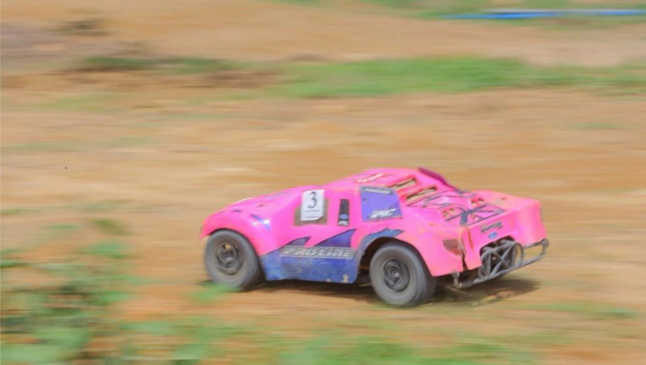 模型賽車競(jìng)賽中 模型賽車競(jìng)賽中