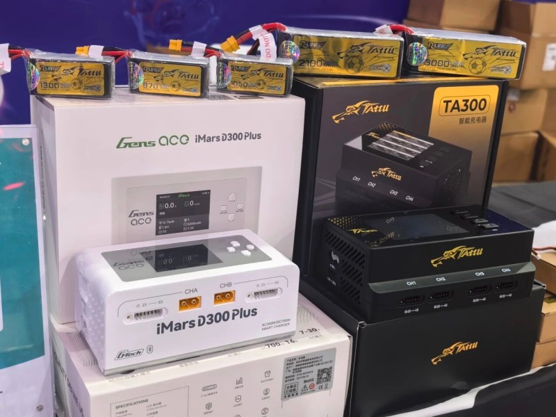 Tattu 無人機足球電池和充電器 Tattu 無人機足球電池和充電器